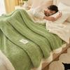 Dicke, feste Korallenfleece-Decke für Herbst und Winter, hautfreundliche, warme Bettdecke für Zuhause, Einzelsofa-Überwurf für Büro-Nickerchen