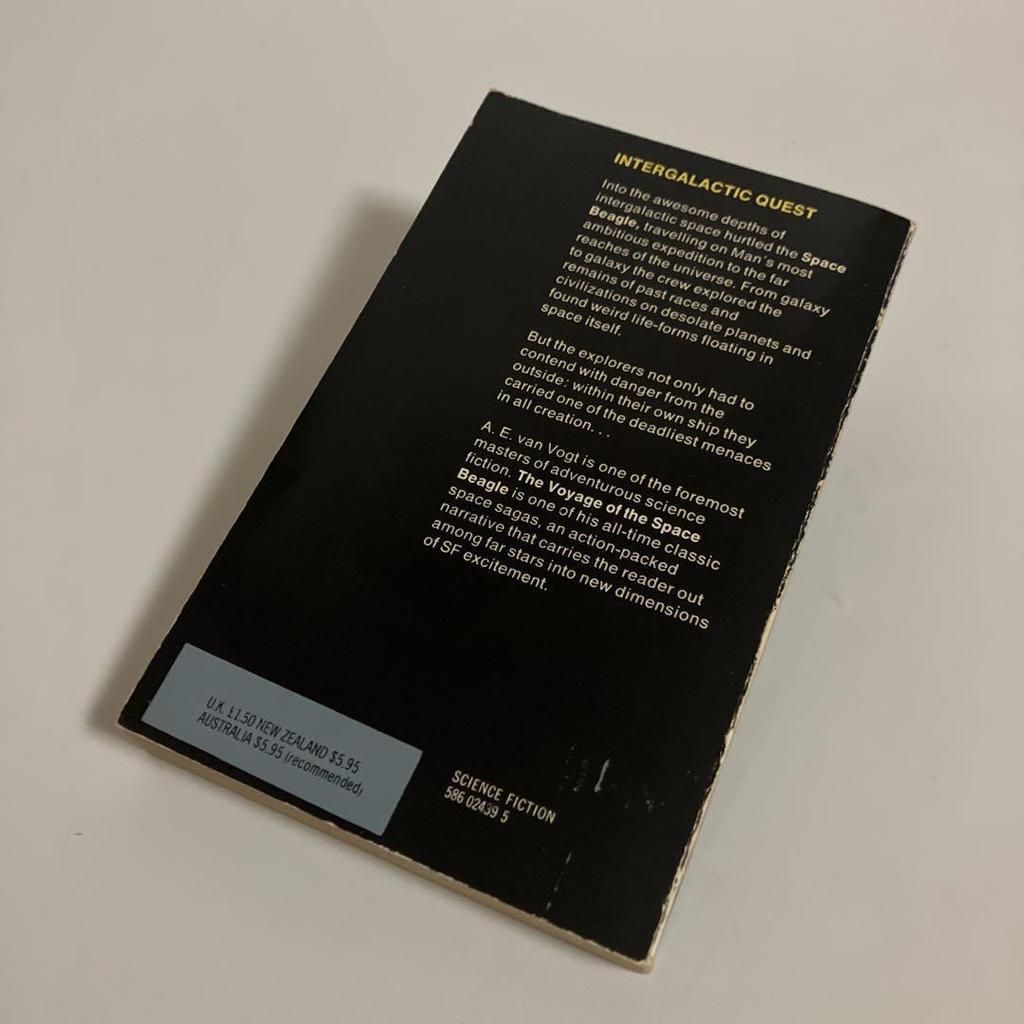 [USED] English Version: The Adventures of the Space Beagle by A.E. Van Vogt