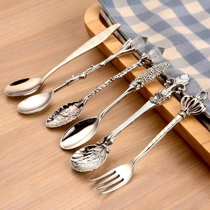 6 Stück Vintage Löffel Gabel Mini Königlicher Stil Bronze Farbe Metall Geschnitzt Kaffee Obst Dessert Gabel Rührlöffel Küchenwerkzeug