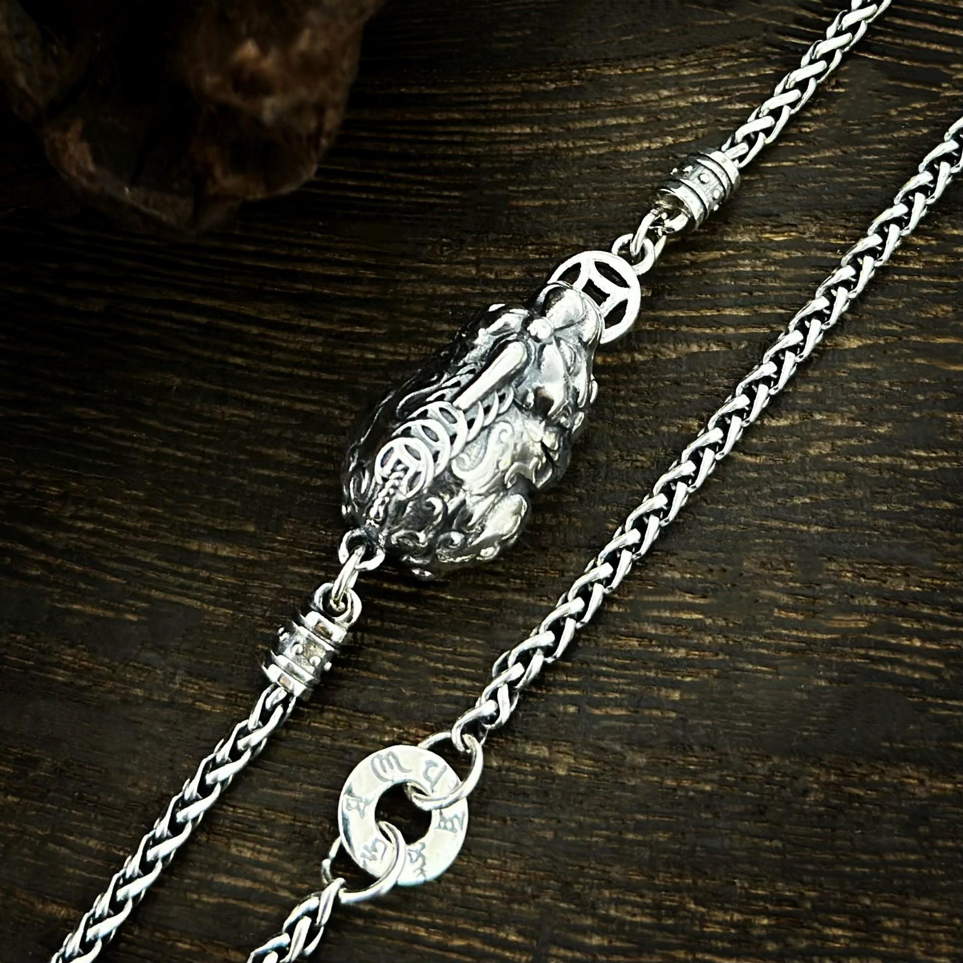 

Срібна підвіска Pixiu S925: Ретро, Універсальний, Високоякісний Дизайн з Ланцюгом Шопена для Чоловіків та Жінок.