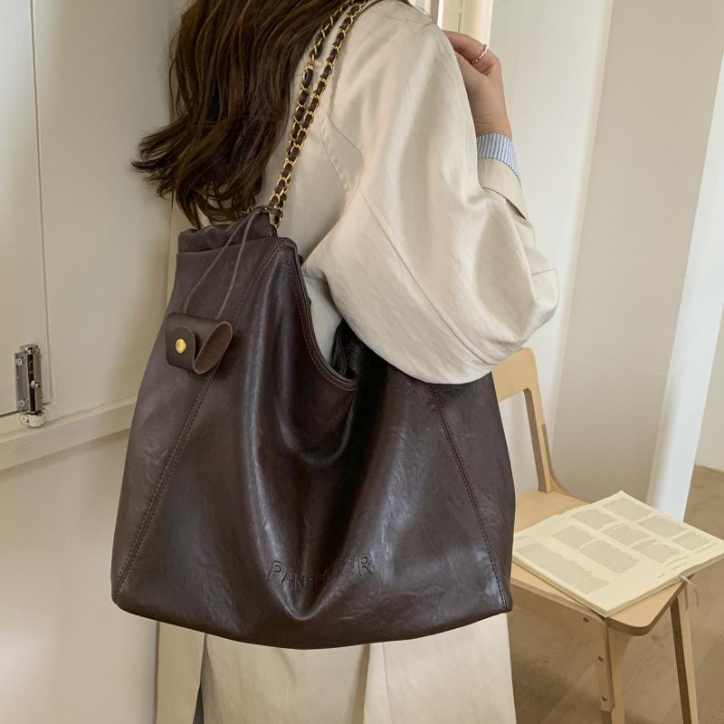 Retro bag women's large capacity 2025 new autumn and winter versatile simple shoulder bag premium texture commuter tote bag