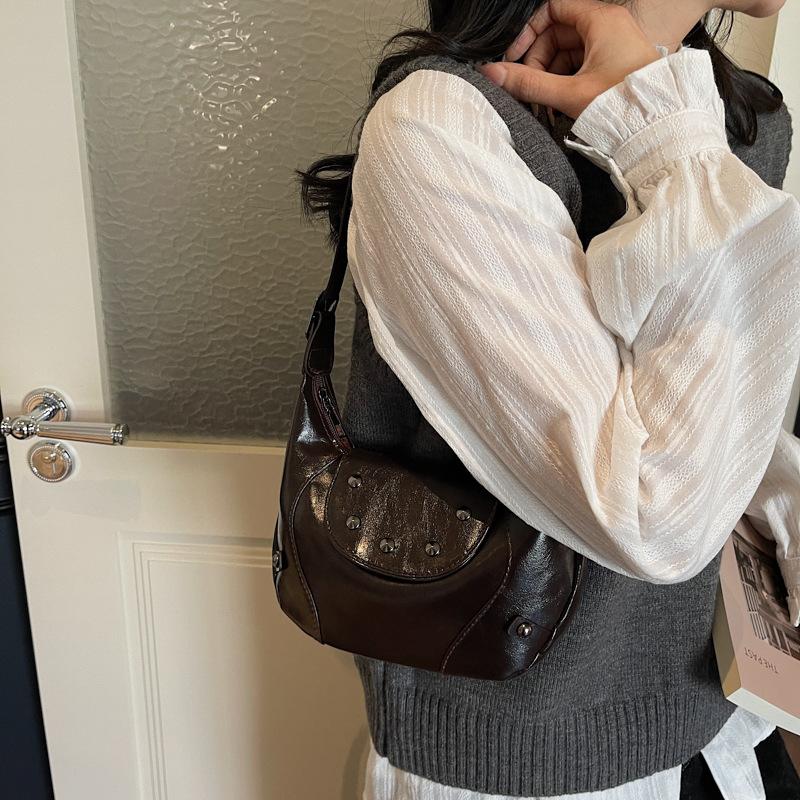 Vintage Mallard Style Shoulder Underarm Bags for Women Versatile Rivet Design Ladies Crossbody Bag Autumn Cool Girls Pu Handbags