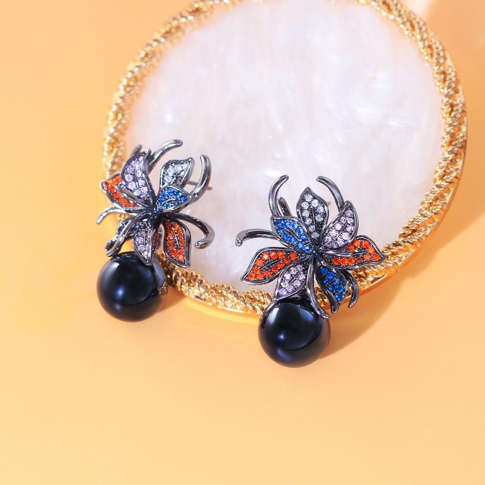 Elegante Blumen-Perlen-Ohrringe, Leicht gefasste Zirkon-Farbe High-End-Ohrringe, Ohrringe.