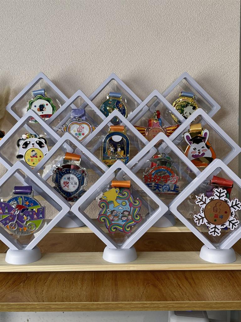Marathon Medal Display Stand Acrylic Storage Box Wooden Frame Storage Rack for Badges And Medals Simple Style Home Organization