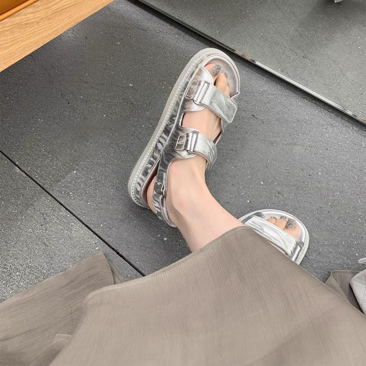 

Sheepskin grape mother Xiaoxiangfeng casual sports sandals women s leather Velcro versatile beach cool slippers summer wear 40