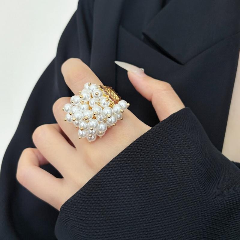 Bead Cluster Statement Ring with Open Adjustable Band, Vintage Style Fashion Accessory for Daily Outfits and Dates