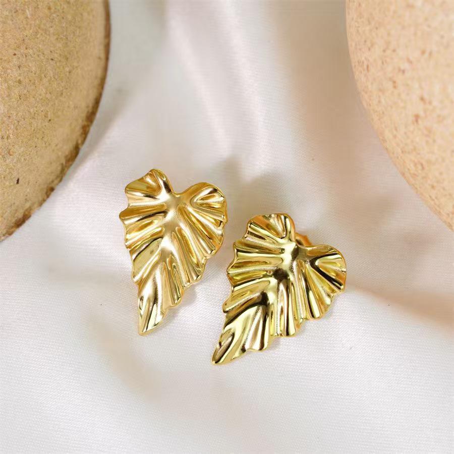 Модные irregular-сердечки и цветочки-гвоздики из титановой стали золотистый