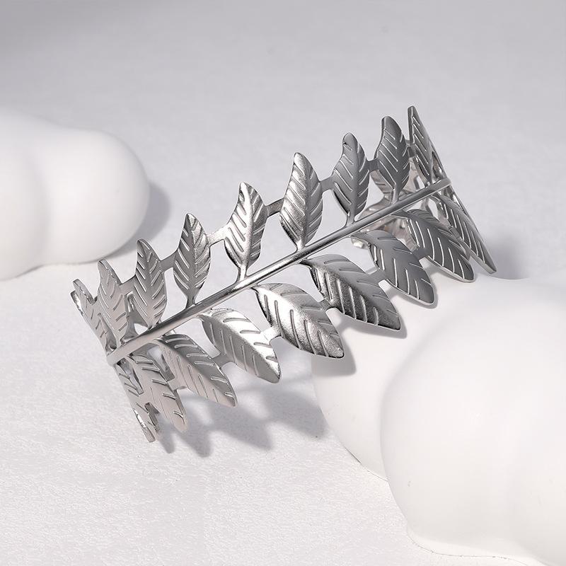 Hypoallergenic Non-tarnish Hot-selling Stainless Steel Leaf Bracelet Fashionable and Versatile Exquisite 18k Gold Bracelet Hand