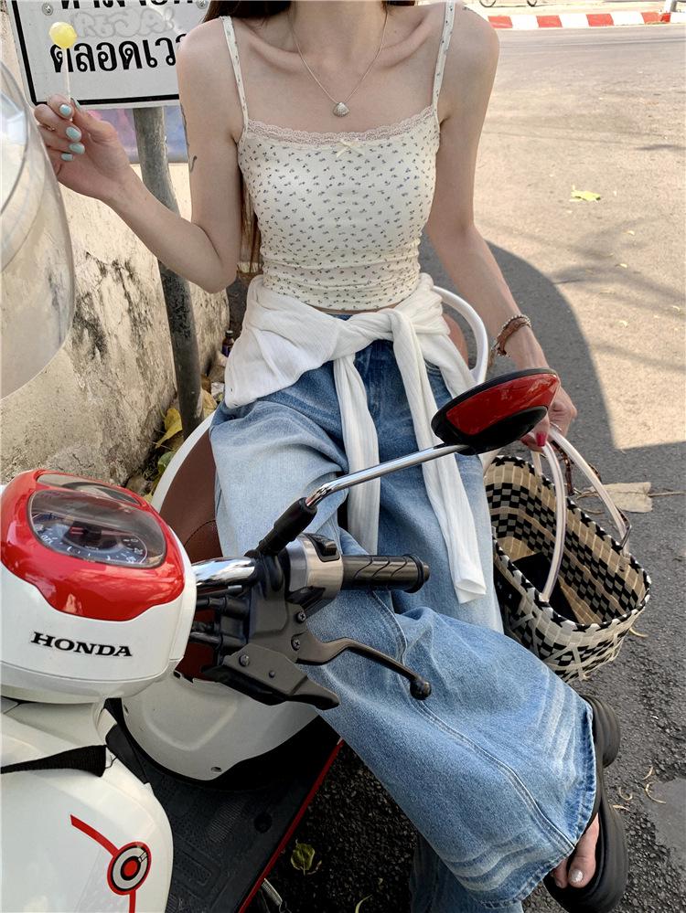 Sladké a pikantní květinové tílko: Zeštíhlující tílko s hrudní vložkou a krásným designem zad pro ženy