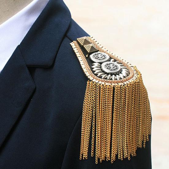 1 Stück Metallquaste Epaulette Retro Gliederkette Blazer Epaulette Punk Schulterepaulette für Herren Damen Jacken Uniformen Party Kostüm Zubehör