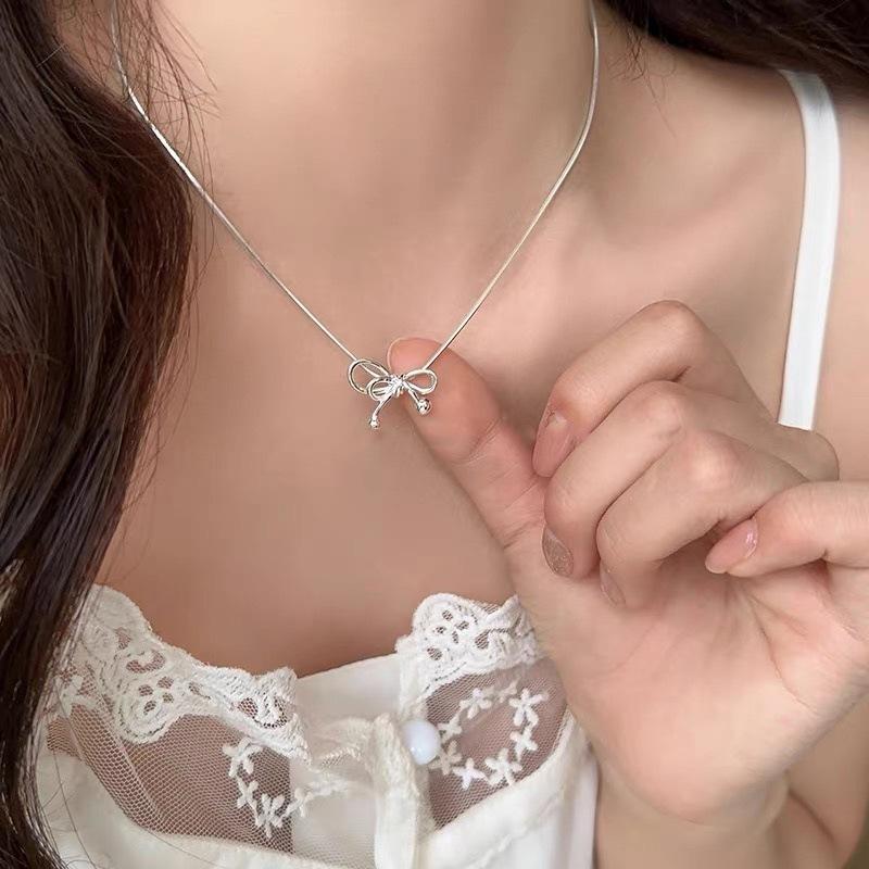 Line Bow Necklace Women's Light Luxury Niche Design Exquisite Simple Versatile Premium Sense Necklace Girlfriend Tide