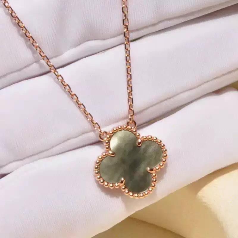 High-quality Four-leaf Clover Necklace 18K Natural Mother-of-pearl Rose Stone Light Luxury Necklace for Girlfriend