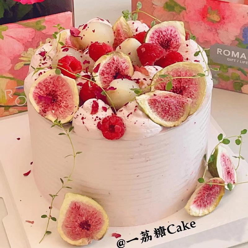 Forest Style Cake Decorations: Dried Fruit & Fig Ornaments for Birthdays