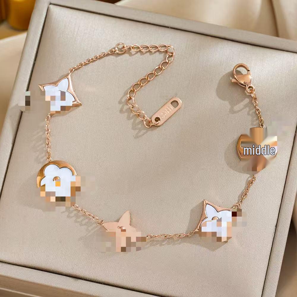 18K Gold-Plated Titanium Four-Leaf Clover Bracelet - Versatile, Non-Fading, Light Luxury Fashion with Shell Accents