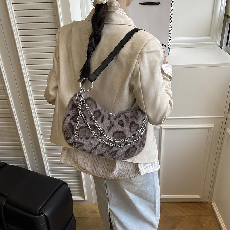 Autumn and winter new personalized leopard print plush contrasting women's tote bag exquisite versatile chain shoulder messenger bag