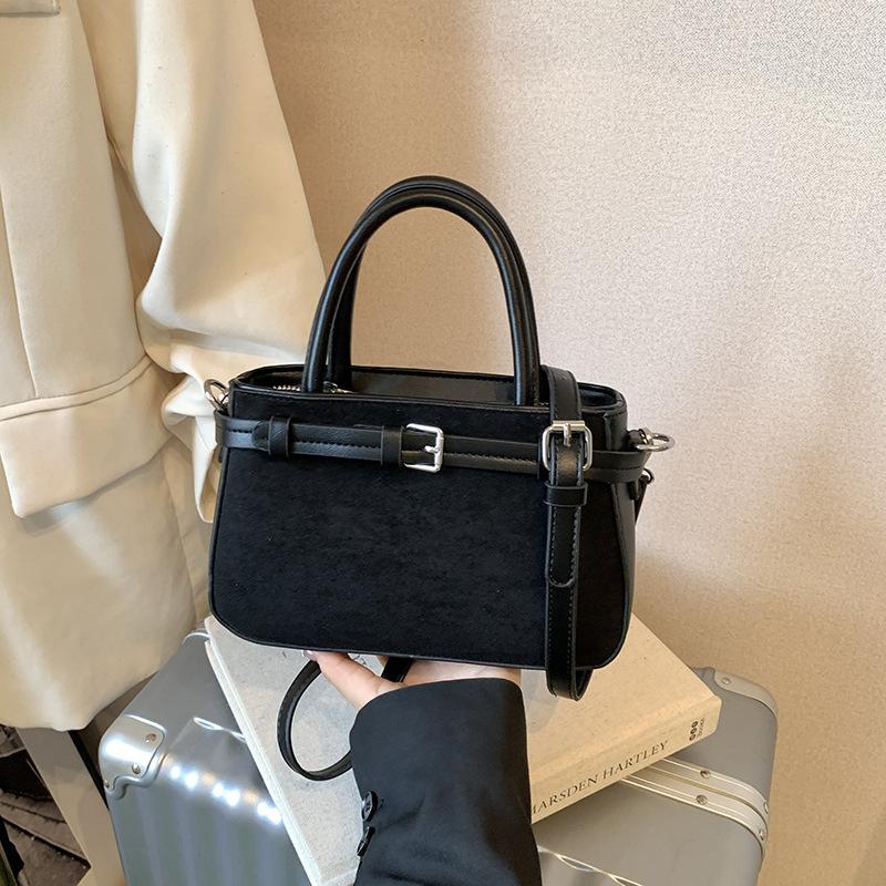 This year's popular small bag women's autumn and winter 2025 new matte retro messenger bag casual portable bucket bag