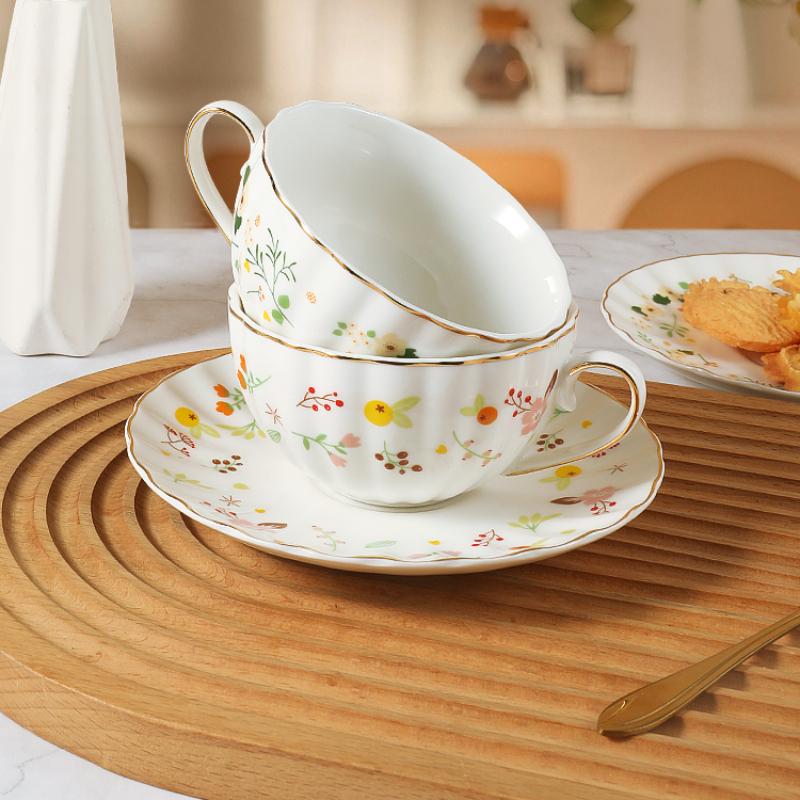 Bone China Coffee Cups 180ml Light Luxury Exquisite Tea Cup Floral Ceramics Home Office Tea Set, 1 Set