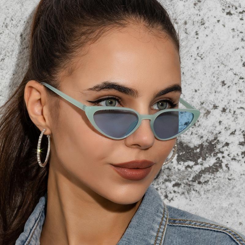 New personalized triangular cat eye sunglasses, men's and women's European and American trend small frame street sunglasses decorative glasses s