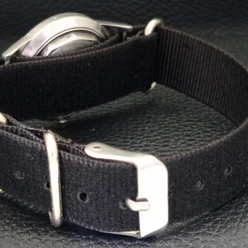 GEBRAUCHTE WEST END WATCH CO HANDAUFZUG SCHWEIZER JUNGEN SCHWARZES ZIFFERBLATT UHR a432788-2