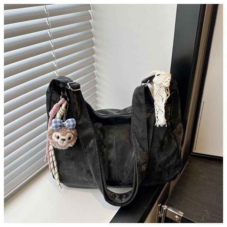 This year's popular bag women's 2025 new autumn and winter large-capacity versatile commuter shoulder bag messenger bag women