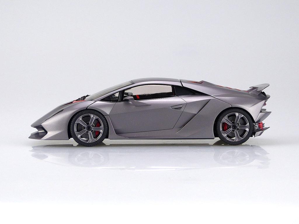 Aoshima Bunka Kyozai Supercar Series 21 Lamborghini Sesto Element Plastic Model 1/24 No.