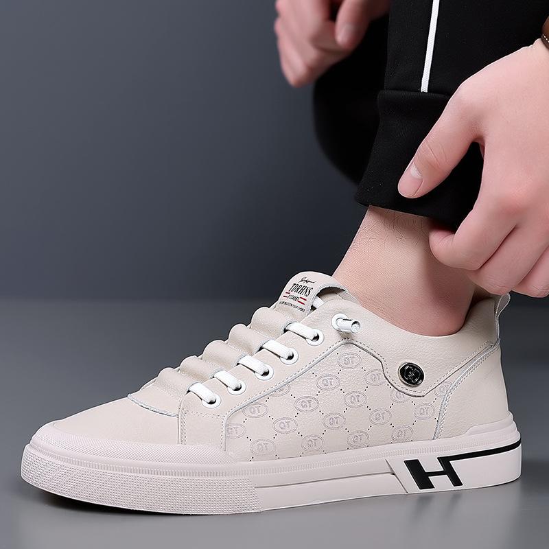 Pánská obuv 2025 nová luxusní kožená ležérní kožená obuv s měkkou podrážkou a měkkým povrchem, bílá bota, trendy boardová obuv, venkovní sportovní obuv