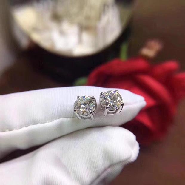 S925 Sterling Silver Four-Prong Set Cubic Zirconia Stud Earrings, Gold-Plated Fashion Design