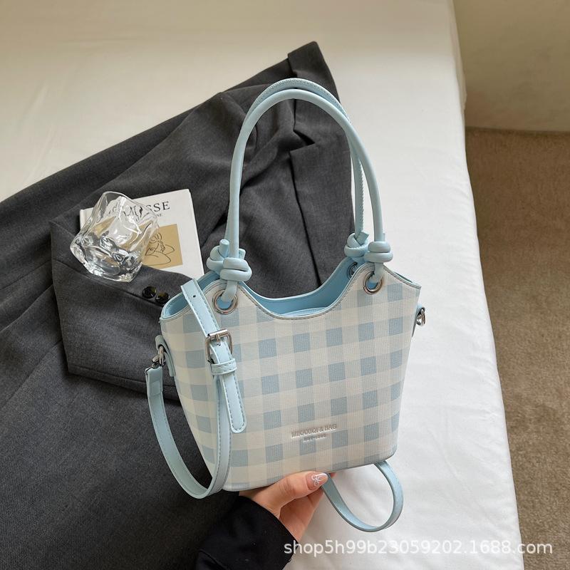 Niche fashionable bag women's new summer simple chain bag messenger bag high value portable shoulder bag