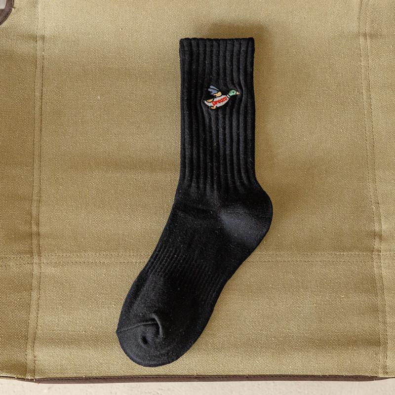 Embroidered Heart Men's Mid-Calf Cotton Socks: Korean Style, Trendy Hip-Hop, Breathable, Black & White for Autumn & Winter