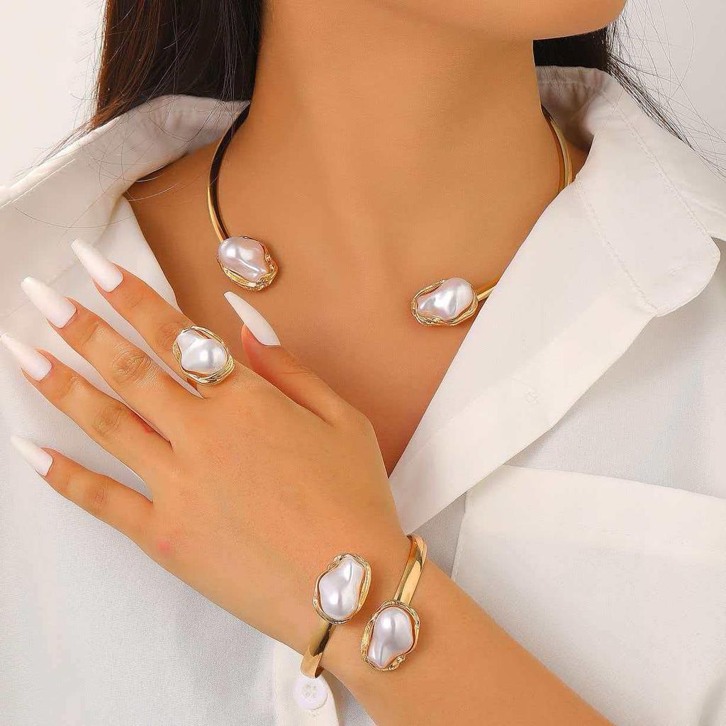 Baroque Pearl Choker - European & American Style with Irregular Design, Simple Metal Open Necklace