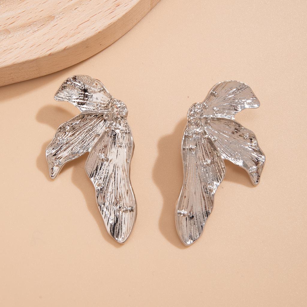 Elegant Big Metal Leaf Stud Earrings for Women Trendy Ladies Designer Statement Earrings Accessories 2026 Fashion Jewelry Female