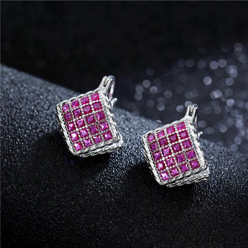 Элегантные серьги-каффы в форме ромба: Классические, универсальные и сверкающие серьги для роскошного образа