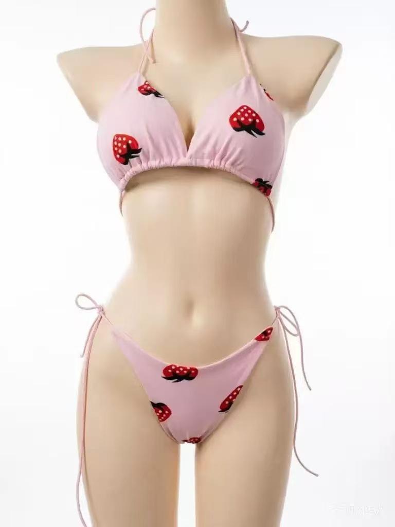 Europäischer und Amerikanischer Dreiteiliger Bikini: Einfarbig, Hohe Taille, Trägerdesign mit Brustpolster. Sexy Bademode auf Lager.