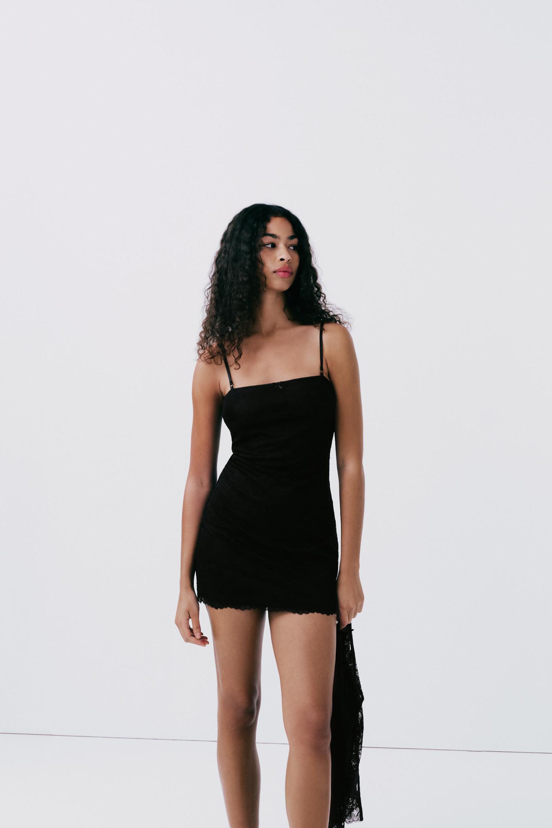 

КОРОТКОЕ КРУЖЕВНОЕ ПЛАТЬЕ