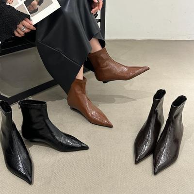 Herbst und Winter 2025 neue Mode vielseitige spitze Stiefeletten Damenstiefel dünne Stiefel Keilabsatz Damenstiefel französischer niedriger Absatz