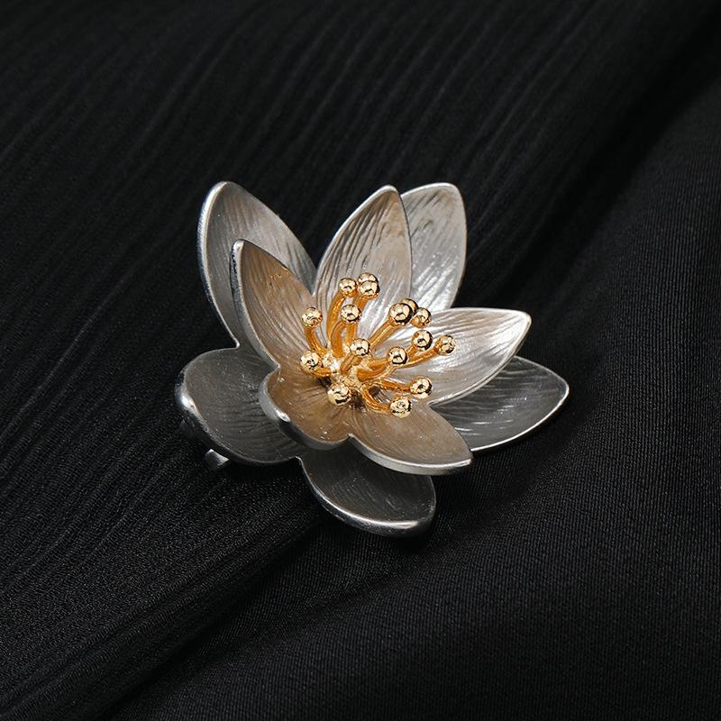 New Chinese design lotus brooch retro literary Chinese style neckline pin exquisite high-end cheongsam accessories women
