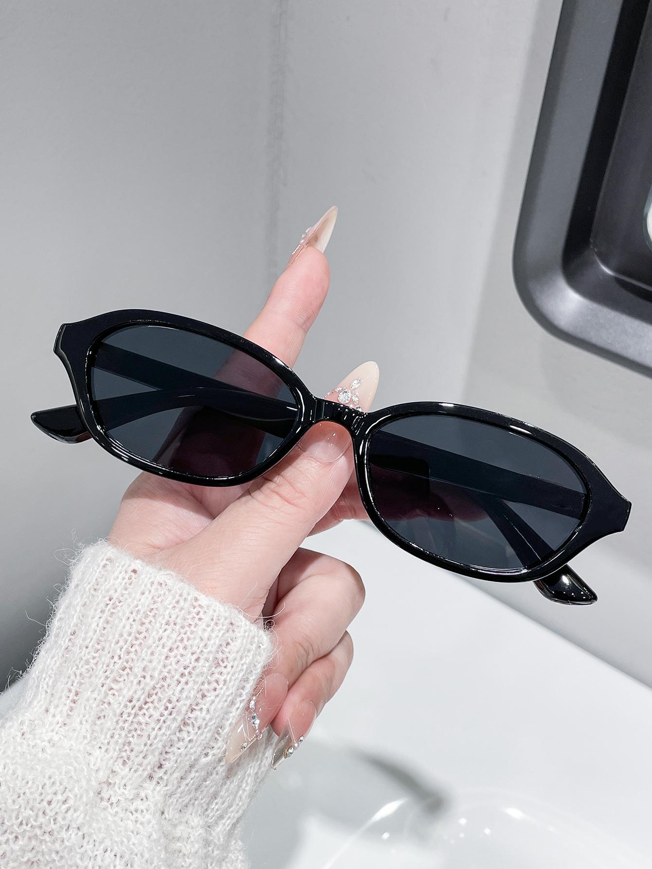 

Unisex Retro Minimalist Oval Frame Fashion Glasses Suitable for Daily Wear Street Photography And Driving