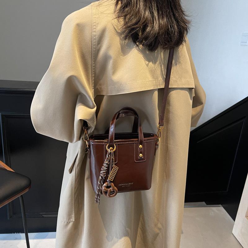 2025 new bag women's bag trendy fashion small square bag popular plush pendant shoulder messenger bag premium feeling bag