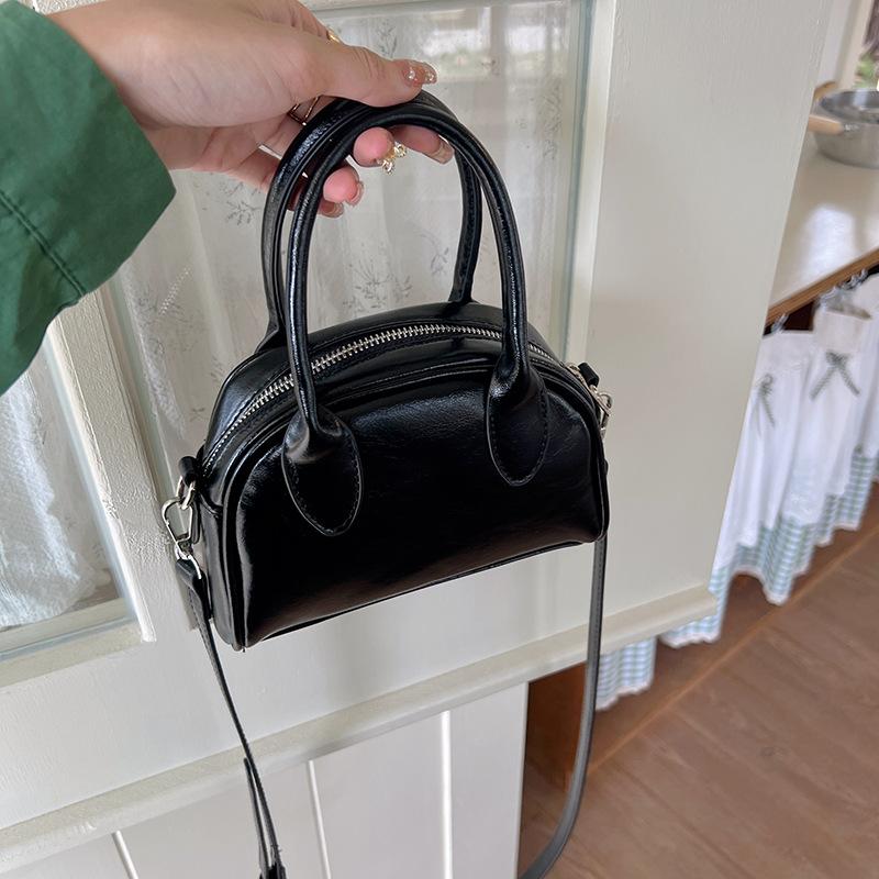 A Niche Design Boston Bag A Simple and Versatile Handbag A Crossbody Small Square Bag