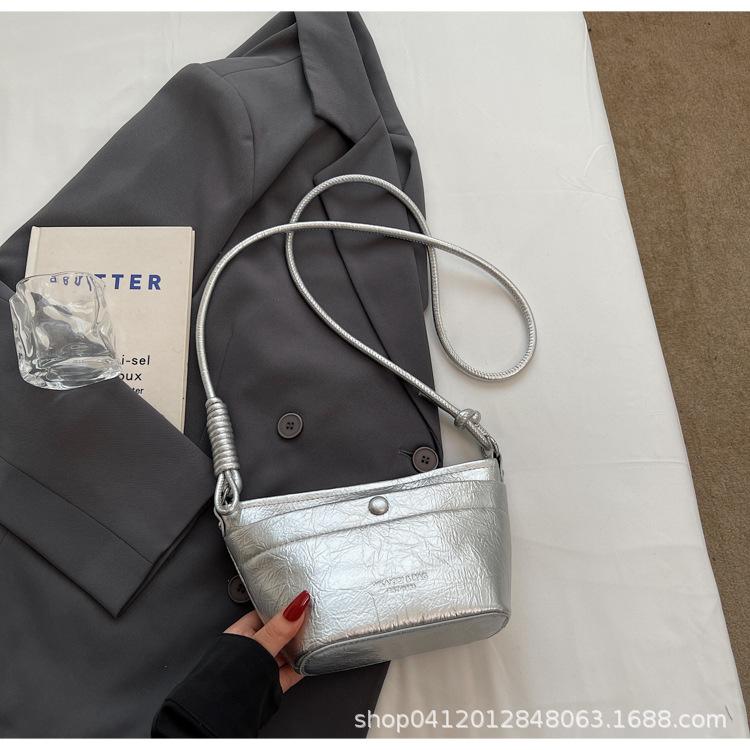 

Korean niche design trend versatile shoulder handbag women s 2025 summer new simple messenger bucket bag