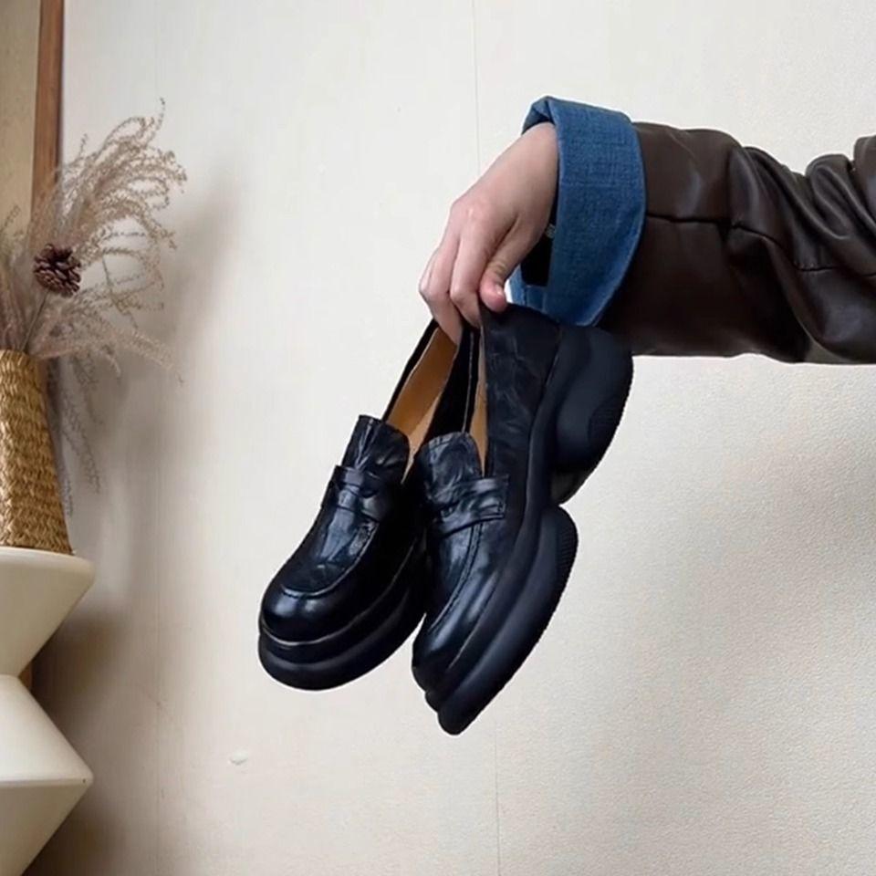 

2025 ретро водонепроницаемая подошва-маффин для通勤 маленькие кожаные туфли женские круглый носок платформа повседневные лоферы спортивный стиль одинарные туфли 40 чёрный