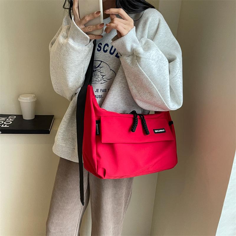 Japanese college style class commute tote bag leisure sports messenger bag spring and summer new Korean version personalized shoulder bag