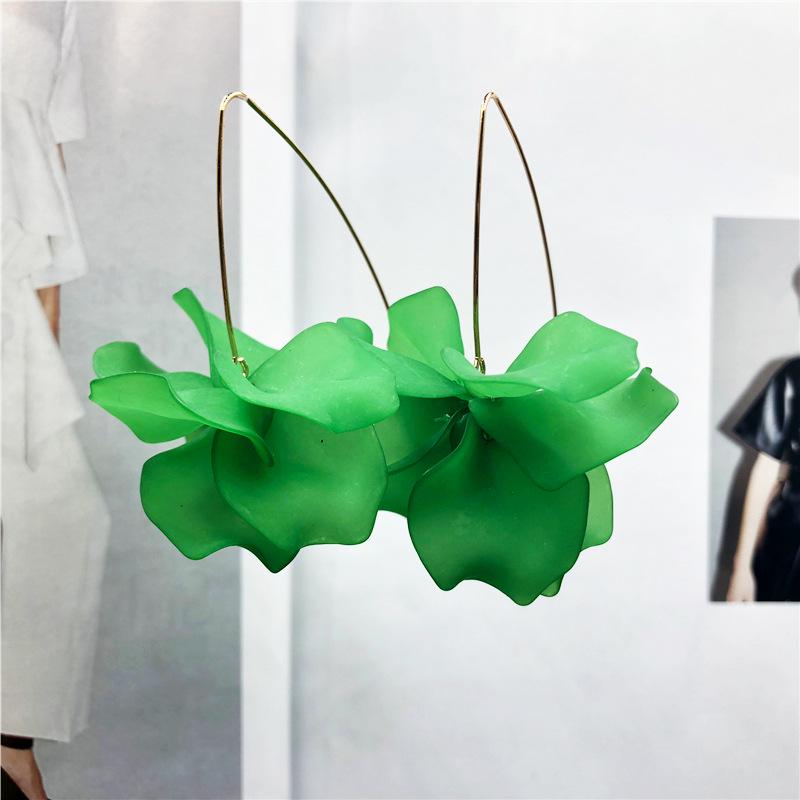 Koreanische florale Acryl-Hängeohrringe mit langem Haken - Trendiger & übertriebener Stil