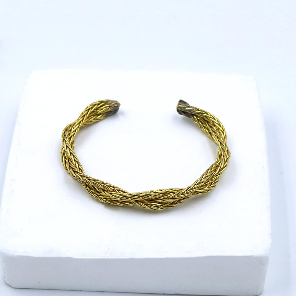 Chic Metal Twist Braid Open Bracelet - European & American Niche Design, Cold Temperament Style