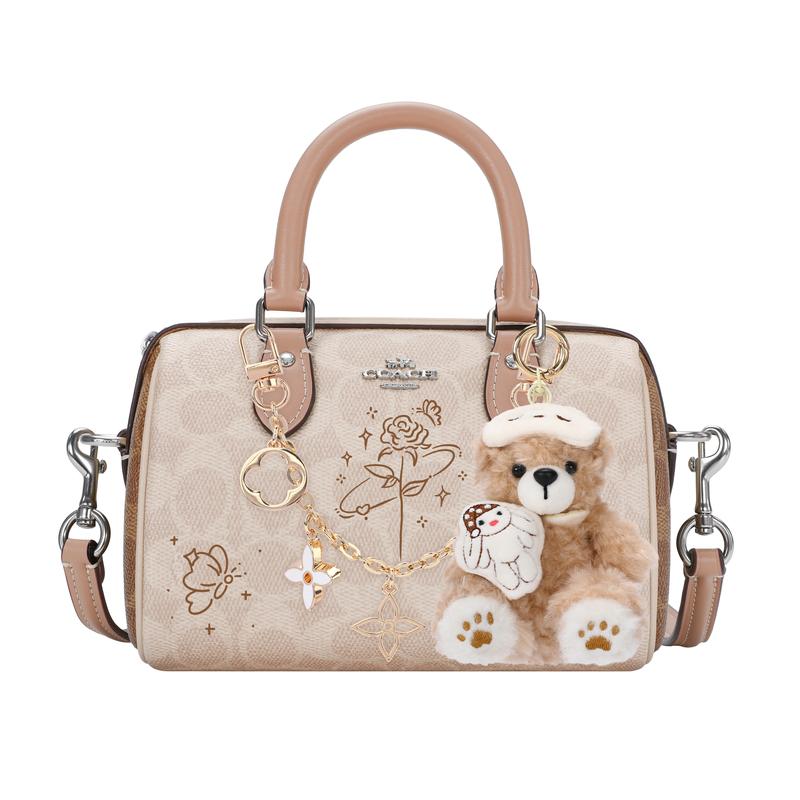 

COACH handbag [Customized bag] Rowan 18 brand logo slow-engraved hand-painted bear bag hanging girl romantic sweet date commuting Rose Bear Gift Bag коричневий