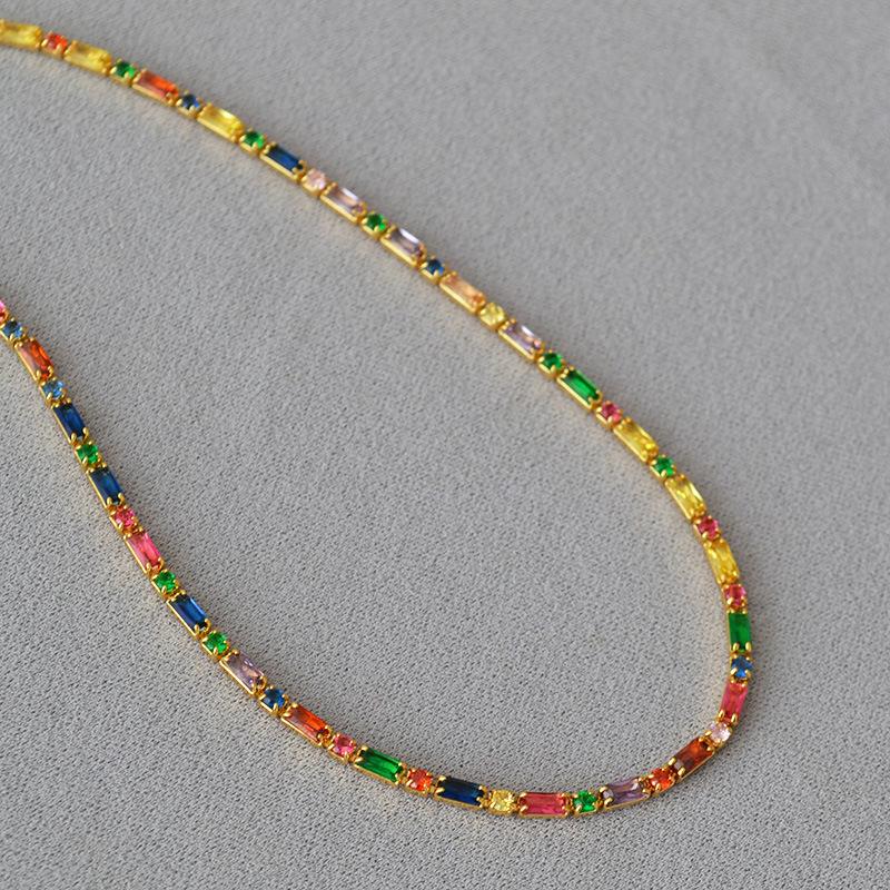 Nuovo design di nicchia giapponese e coreano colore fresco e dolce zircone ottone placcato oro corta fine collana catena clavicola