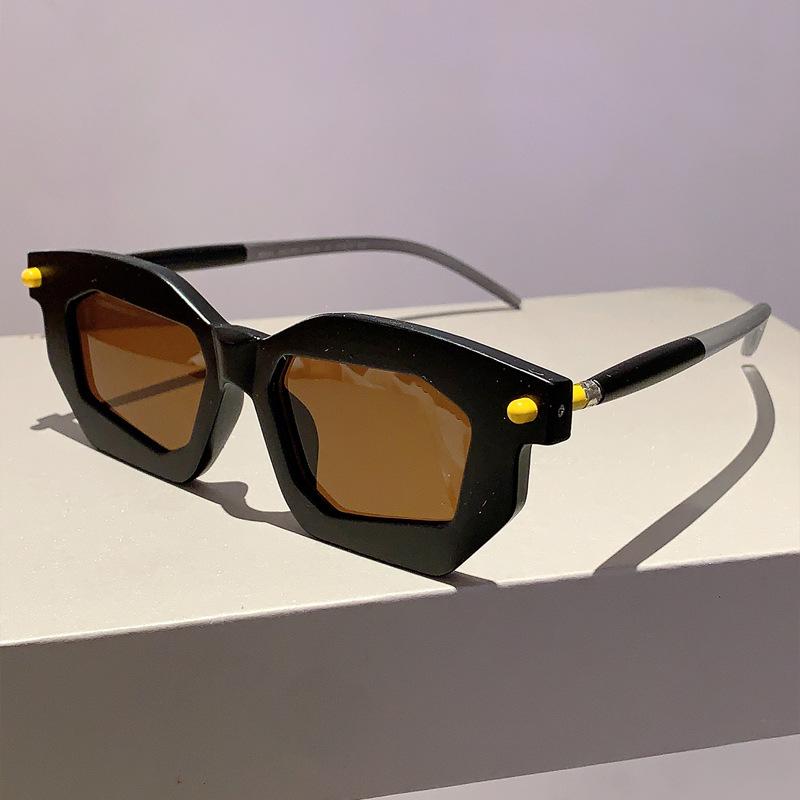 Punk Vintage Sunglasses Women Men Luxury Brand Designer Sun Glasses Outdoor Driving Rivet Shades UV400 Protection