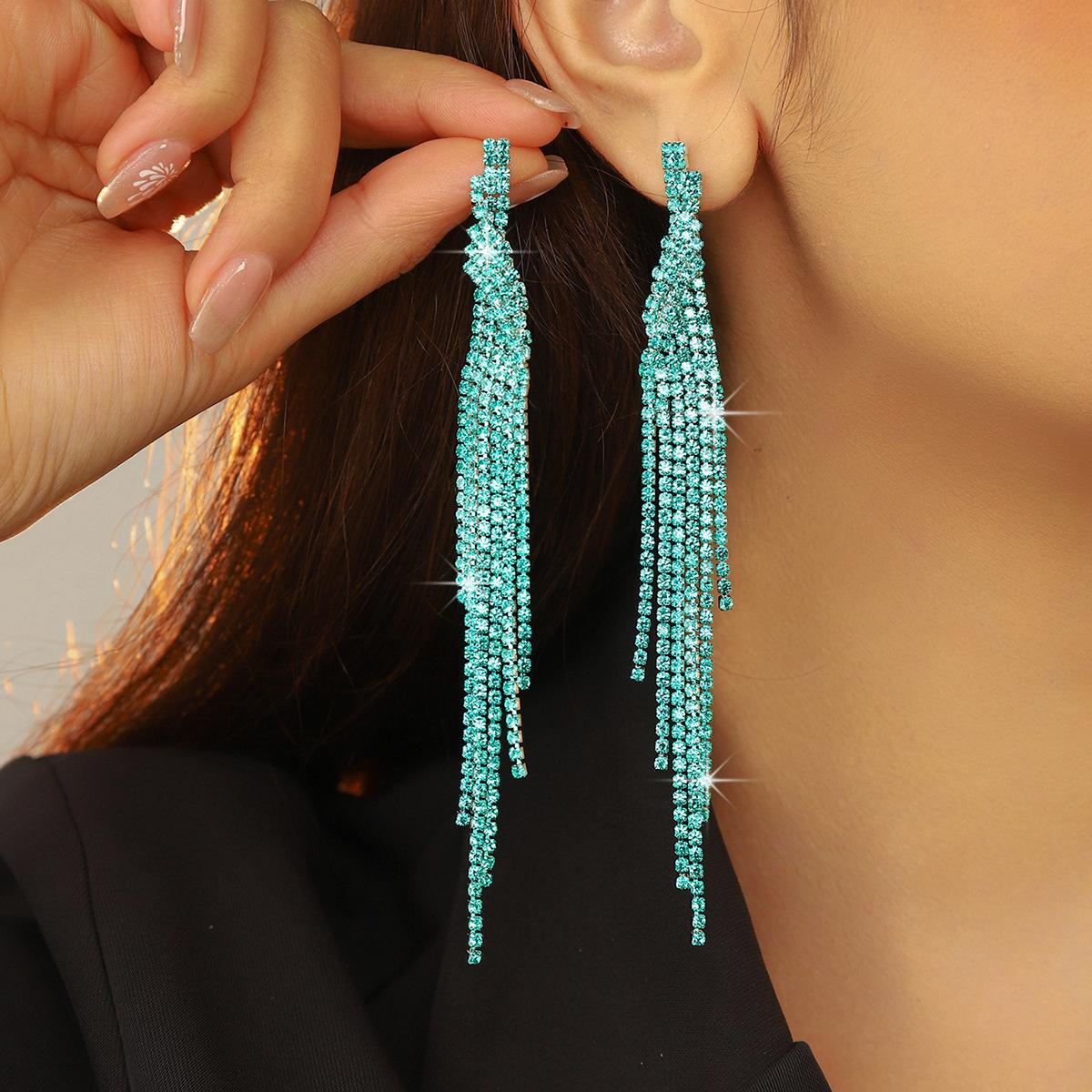 

Кришталево-блакитні довгі сережки з бахромою