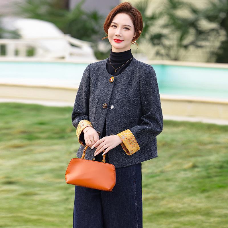 Elegant Woolen Coat for Mothers: Chic Autumn/Winter & Spring Style for Middle-Aged Women