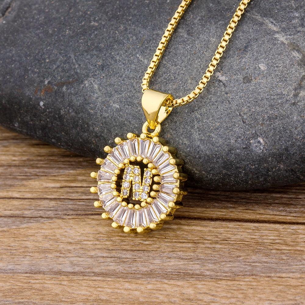 A piece of A-Z letters elegant and beautiful pendant necklace suitable for women men's initials fashionable versatile jewelry accessories
